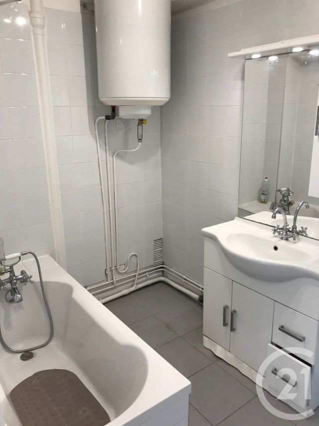 Appartement F2 à louer - 2 pièces - 45.96 m2 - VILLEJUIF - 94 - ILE-DE-FRANCE - Century 21 K.B. Immobilier