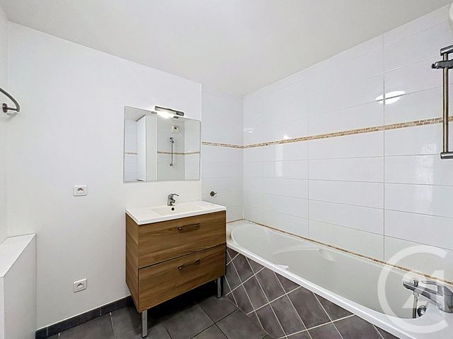 Appartement F3 à vendre - 3 pièces - 63.23 m2 - VILLEJUIF - 94 - ILE-DE-FRANCE - Century 21 K.B. Immobilier