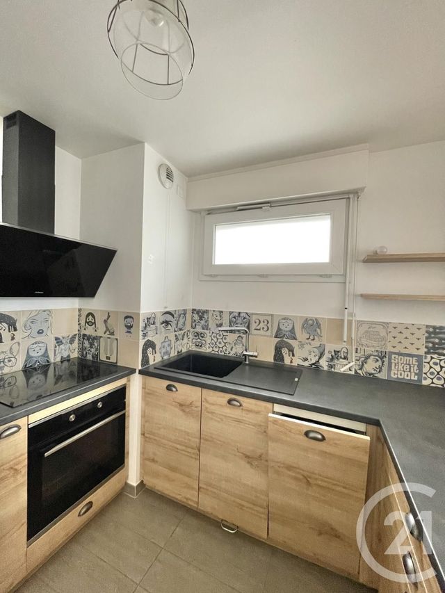 Appartement F4 à louer - 4 pièces - 77.86 m2 - VILLEJUIF - 94 - ILE-DE-FRANCE - Century 21 K.B. Immobilier