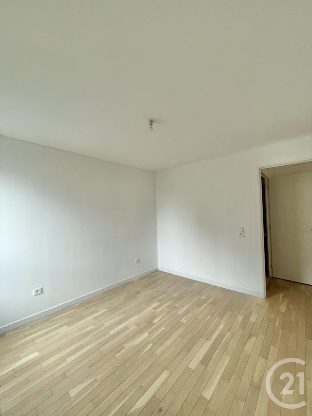 Appartement F4 à louer - 4 pièces - 77.86 m2 - VILLEJUIF - 94 - ILE-DE-FRANCE - Century 21 K.B. Immobilier