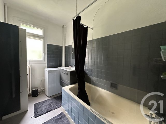 Appartement F2 à louer - 2 pièces - 43.92 m2 - VILLEJUIF - 94 - ILE-DE-FRANCE - Century 21 K.B. Immobilier