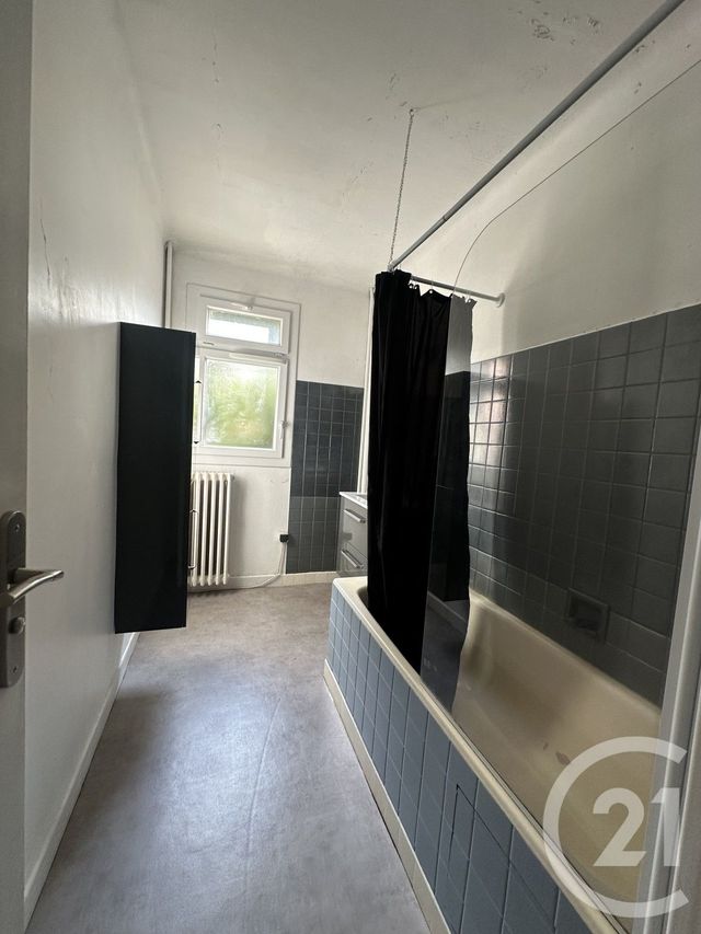 Appartement F2 à louer - 2 pièces - 43.92 m2 - VILLEJUIF - 94 - ILE-DE-FRANCE - Century 21 K.B. Immobilier