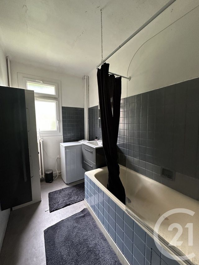Appartement F2 à louer - 2 pièces - 43.92 m2 - VILLEJUIF - 94 - ILE-DE-FRANCE - Century 21 K.B. Immobilier