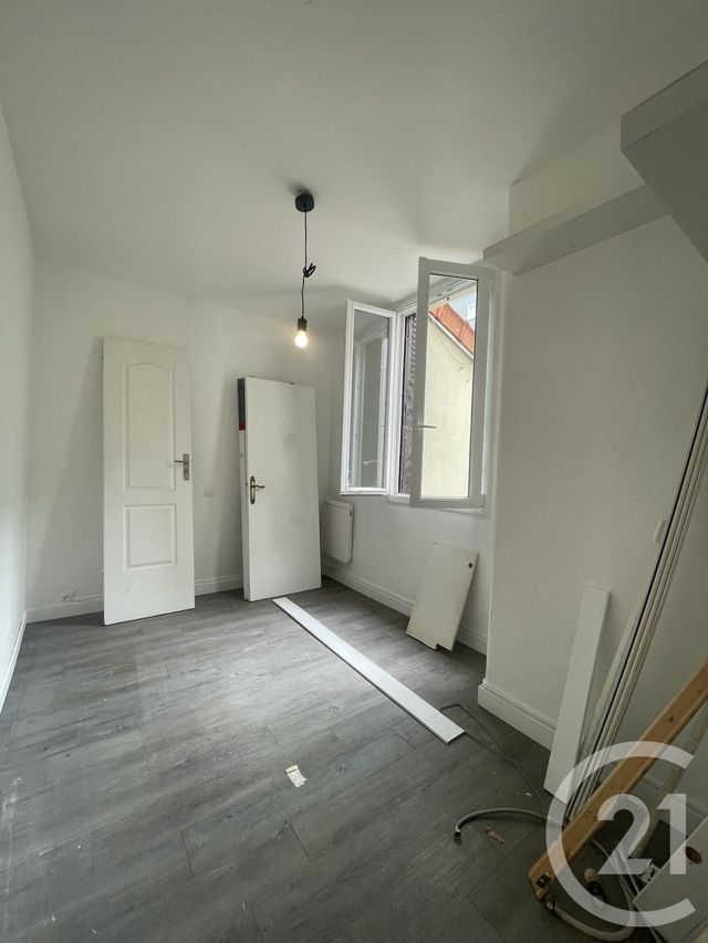 Appartement F1 à louer - 1 pièce - 35.34 m2 - VILLEJUIF - 94 - ILE-DE-FRANCE - Century 21 K.B. Immobilier