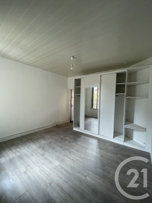 Appartement F1 à louer - 1 pièce - 35.34 m2 - VILLEJUIF - 94 - ILE-DE-FRANCE - Century 21 K.B. Immobilier