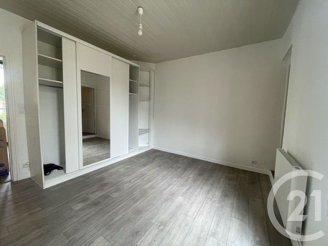 Appartement F1 à louer - 1 pièce - 35.34 m2 - VILLEJUIF - 94 - ILE-DE-FRANCE - Century 21 K.B. Immobilier