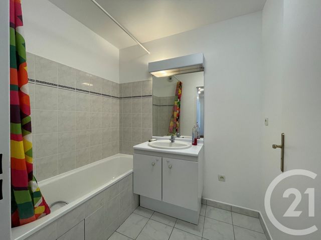 Appartement F3 à louer - 3 pièces - 61.26 m2 - VILLEJUIF - 94 - ILE-DE-FRANCE - Century 21 K.B. Immobilier