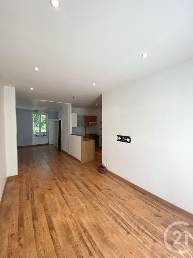 Appartement F1 à louer - 1 pièce - 35.76 m2 - VILLEJUIF - 94 - ILE-DE-FRANCE - Century 21 K.B. Immobilier