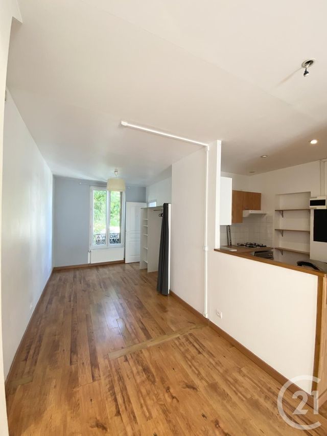 Appartement F1 à louer - 1 pièce - 35.76 m2 - VILLEJUIF - 94 - ILE-DE-FRANCE - Century 21 K.B. Immobilier