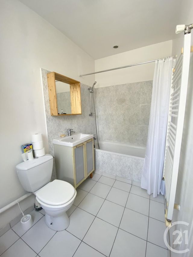 Appartement F1 à louer - 1 pièce - 35.76 m2 - VILLEJUIF - 94 - ILE-DE-FRANCE - Century 21 K.B. Immobilier