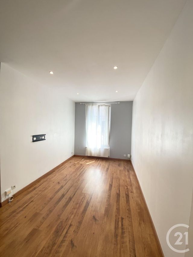 Appartement F1 à louer - 1 pièce - 35.76 m2 - VILLEJUIF - 94 - ILE-DE-FRANCE - Century 21 K.B. Immobilier