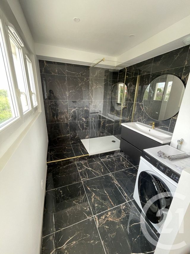 Appartement à louer - 2 pièces - 39.42 m2 - VILLEJUIF - 94 - ILE-DE-FRANCE - Century 21 K.B. Immobilier