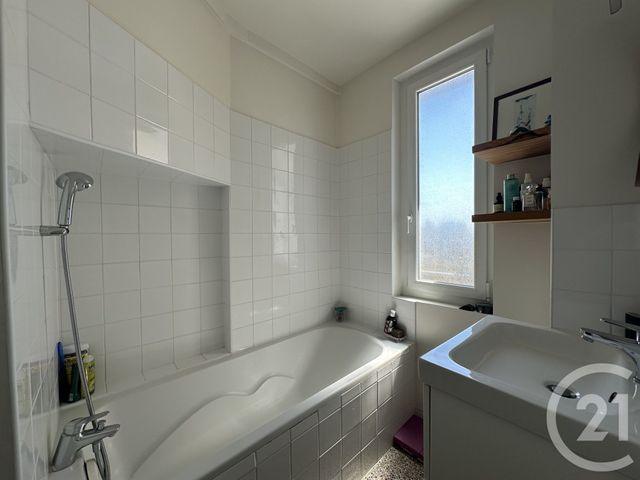 Appartement à louer - 2 pièces - 45.83 m2 - VILLEJUIF - 94 - ILE-DE-FRANCE - Century 21 K.B. Immobilier