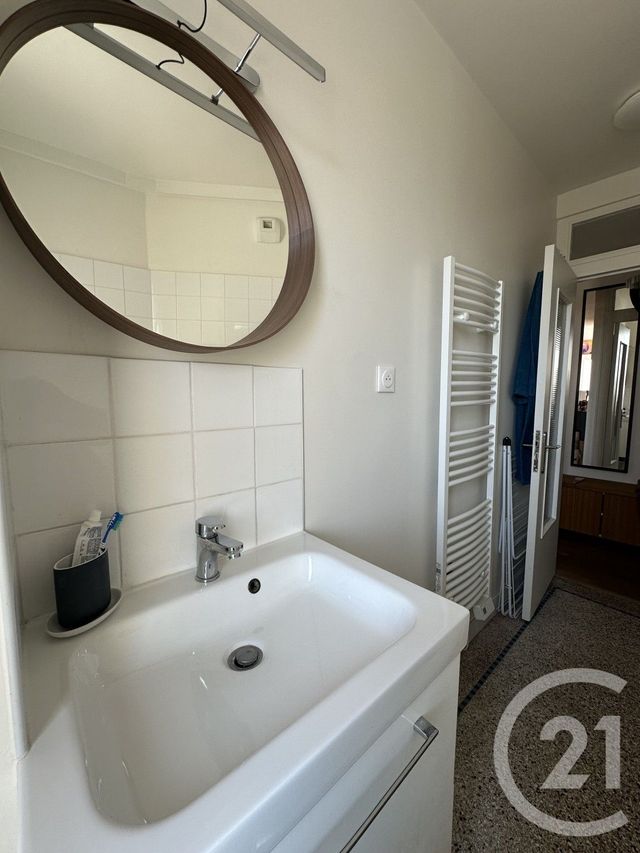 Appartement à louer - 2 pièces - 45.83 m2 - VILLEJUIF - 94 - ILE-DE-FRANCE - Century 21 K.B. Immobilier