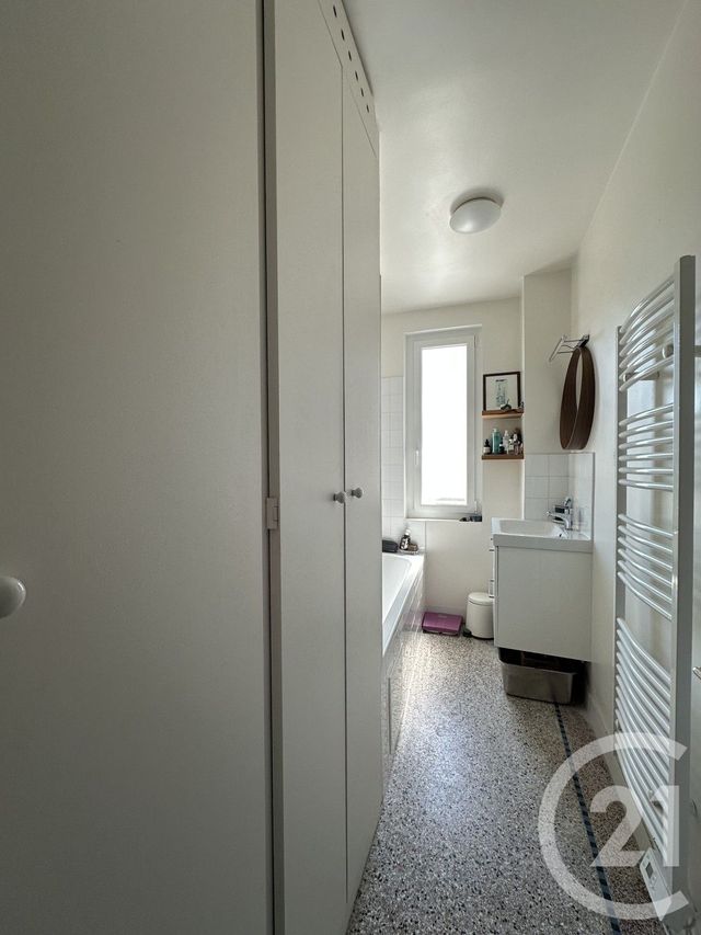 Appartement à louer - 2 pièces - 45.83 m2 - VILLEJUIF - 94 - ILE-DE-FRANCE - Century 21 K.B. Immobilier