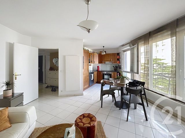 Appartement à vendre - 3 pièces - 56.58 m2 - VILLEJUIF - 94 - ILE-DE-FRANCE - Century 21 K.B. Immobilier