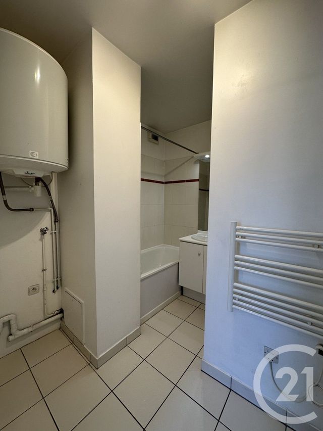 Appartement à louer - 2 pièces - 38.79 m2 - VILLEJUIF - 94 - ILE-DE-FRANCE - Century 21 K.B. Immobilier