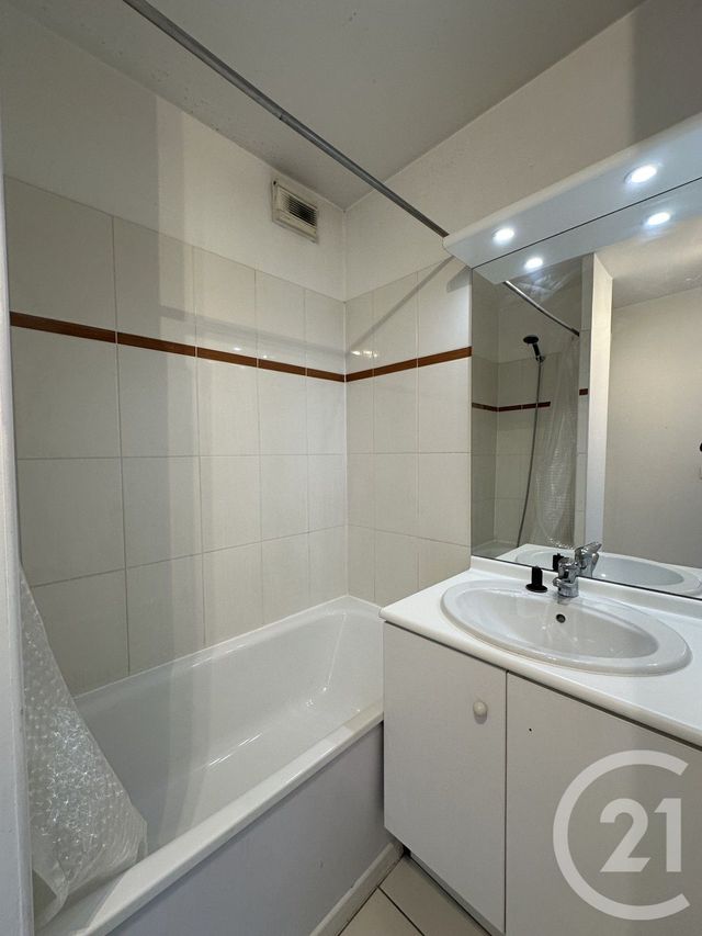 Appartement à louer - 2 pièces - 38.79 m2 - VILLEJUIF - 94 - ILE-DE-FRANCE - Century 21 K.B. Immobilier
