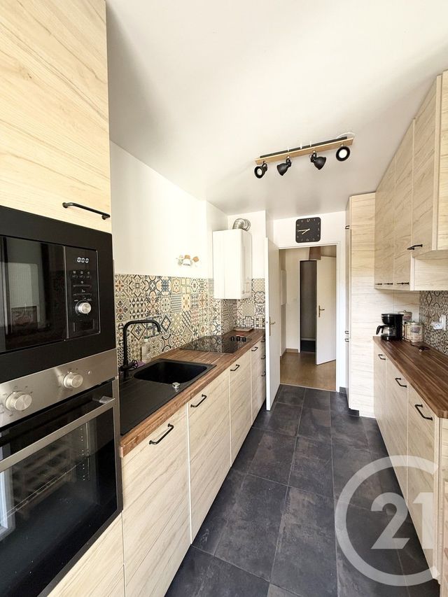 Appartement F3 à louer - 3 pièces - 62.25 m2 - VILLEJUIF - 94 - ILE-DE-FRANCE - Century 21 K.B. Immobilier