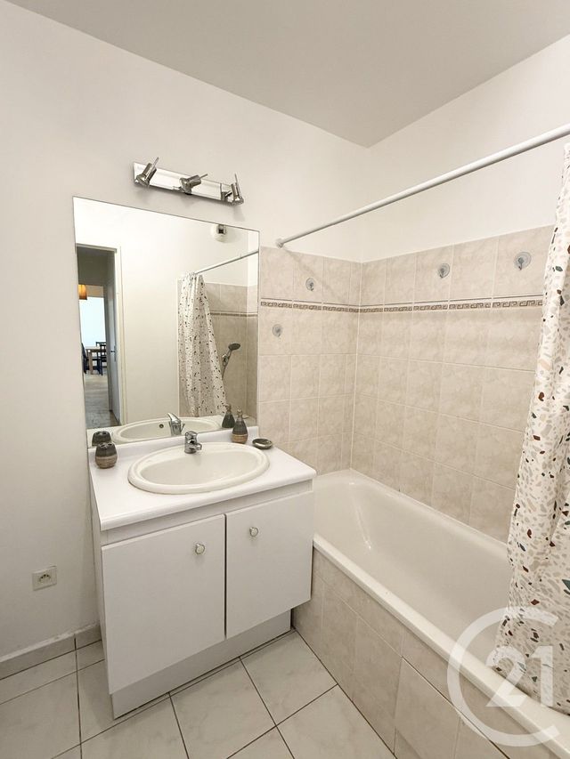 Appartement F3 à louer - 3 pièces - 62.25 m2 - VILLEJUIF - 94 - ILE-DE-FRANCE - Century 21 K.B. Immobilier