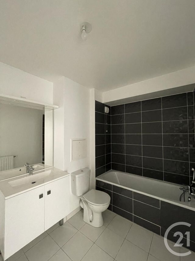 Appartement F2 à louer - 2 pièces - 39.42 m2 - VILLEJUIF - 94 - ILE-DE-FRANCE - Century 21 K.B. Immobilier