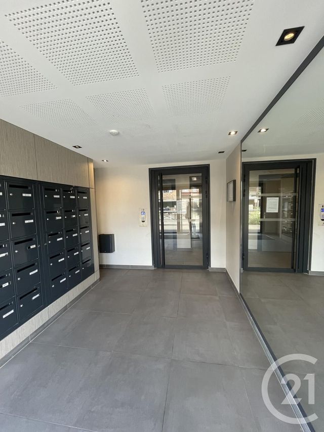 Appartement F2 à louer - 2 pièces - 39.42 m2 - VILLEJUIF - 94 - ILE-DE-FRANCE - Century 21 K.B. Immobilier